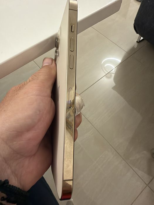 Vand iphone 12 pro  max gold