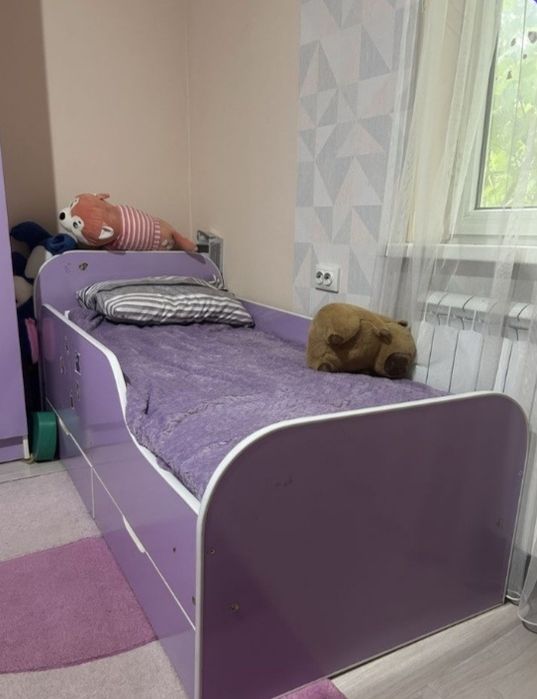 Кровать с матрасом