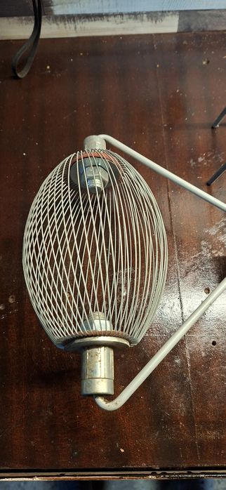 Ръчен уред за събиране на лешници ( Рол-блитз) .