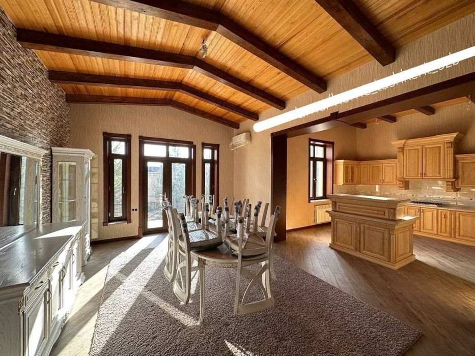 Продаётся Огромная Дача.