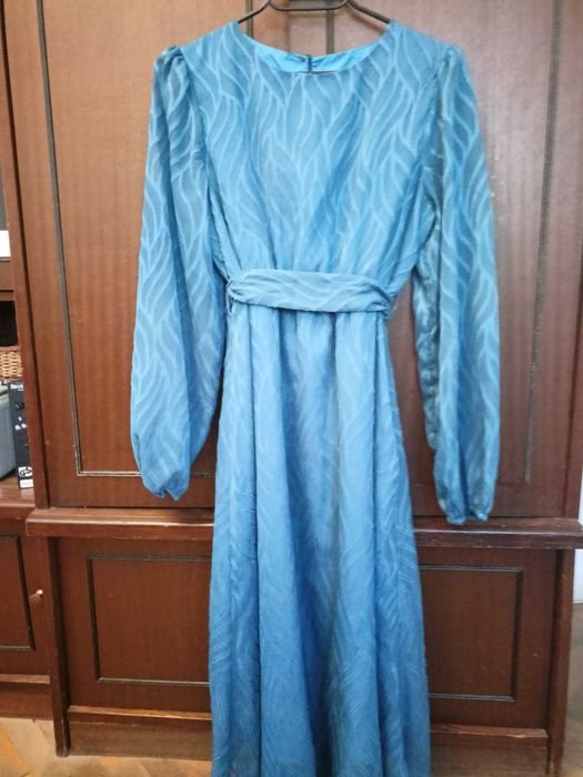 две красиви рокли