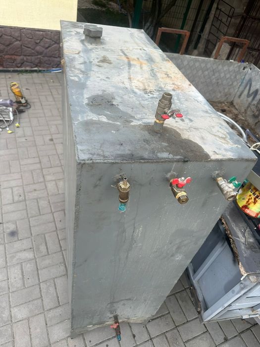 Продам бак металлический под дизель,