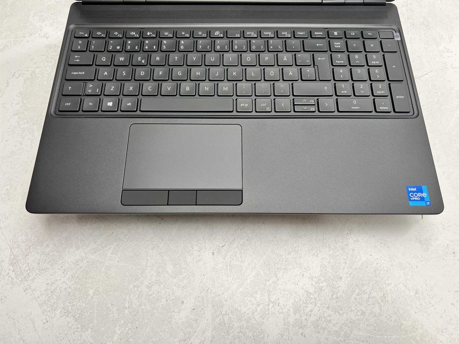 Реновиран лаптоп Dell Precision 7560 i7-11850H 32GB 1TB RTX A4000 8GB