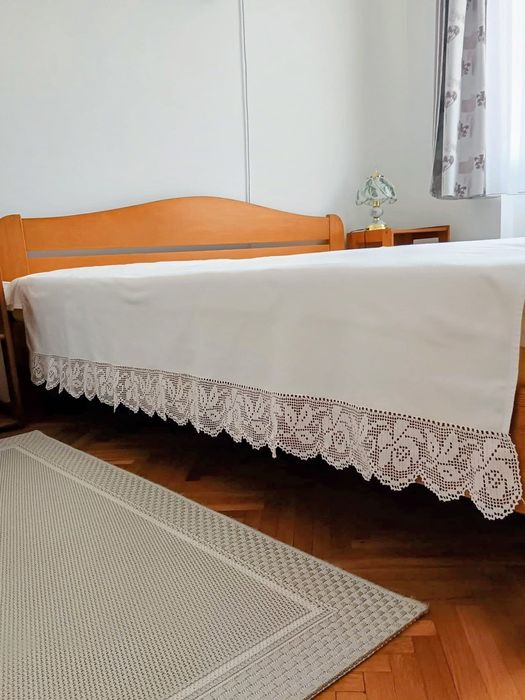 Set 2 Cearceafuri Tradiționale vintage cu Dantelă Lucrată Manual, Superbe (154 x 180 cm) x 2