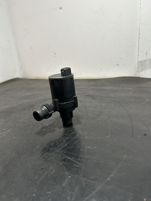 Pompa recirculare apa BMW X5 E53 auxiliara 6907811