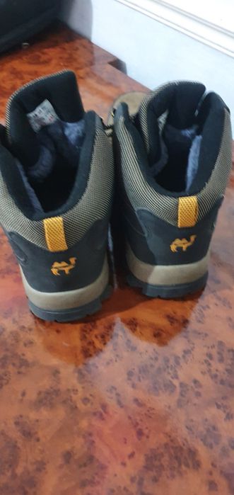 Oyoq kiyim qishki srochno sotiladi