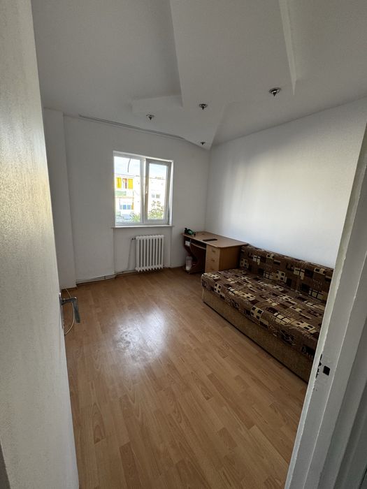Apartament 3 camere, renovat, cu centrală proprie – Deva