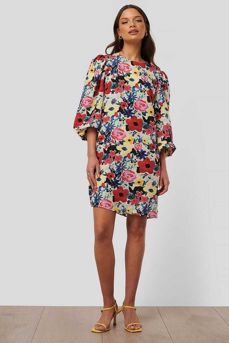 NA-KD цветна рокля с обемни ръкави