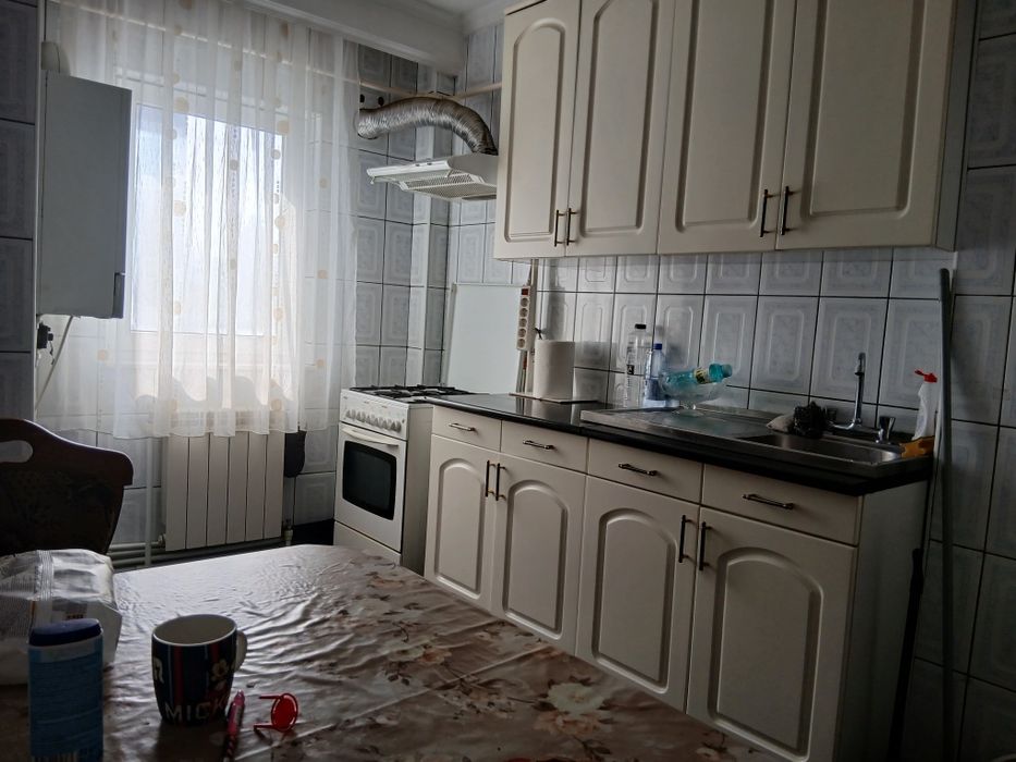 De Inchiriat 4 camere