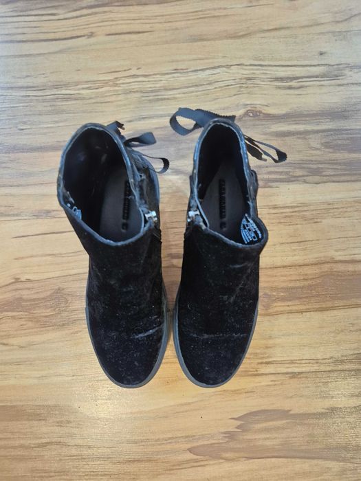 Ghete dama Zara marimea 36-5 lei transportul