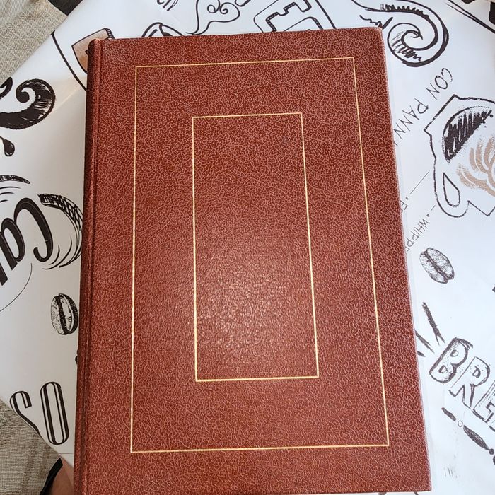 Продам словарь Даля