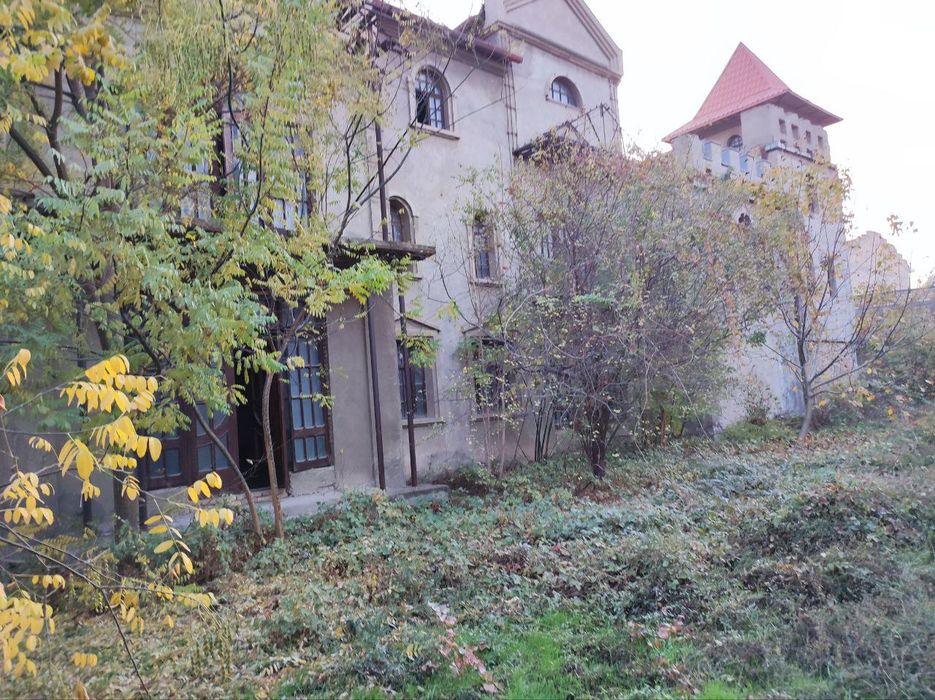 Коммерческое предложение ! Домбрабад  Вилла 10 соток  4 эт.  30 комнат