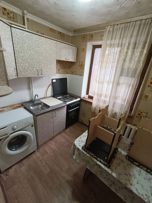 1-ком кв 7 мкр 1 эт, не угл