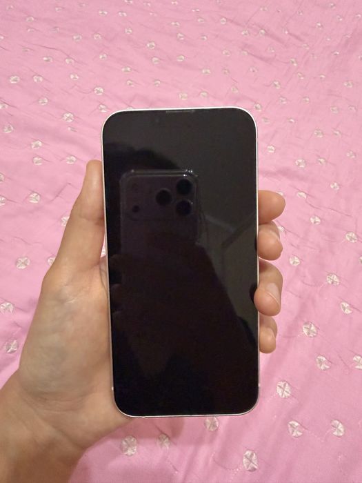 Срочно продам iPhone 13