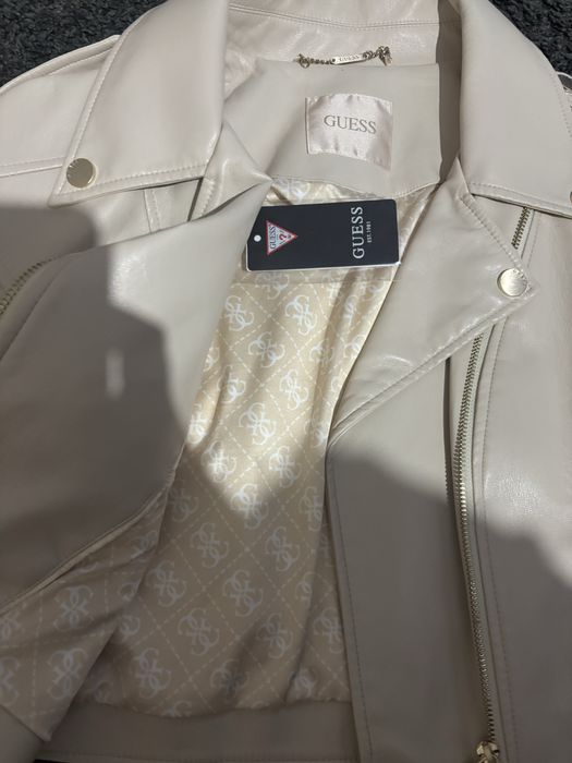 Ново кожено якенцe GUESS