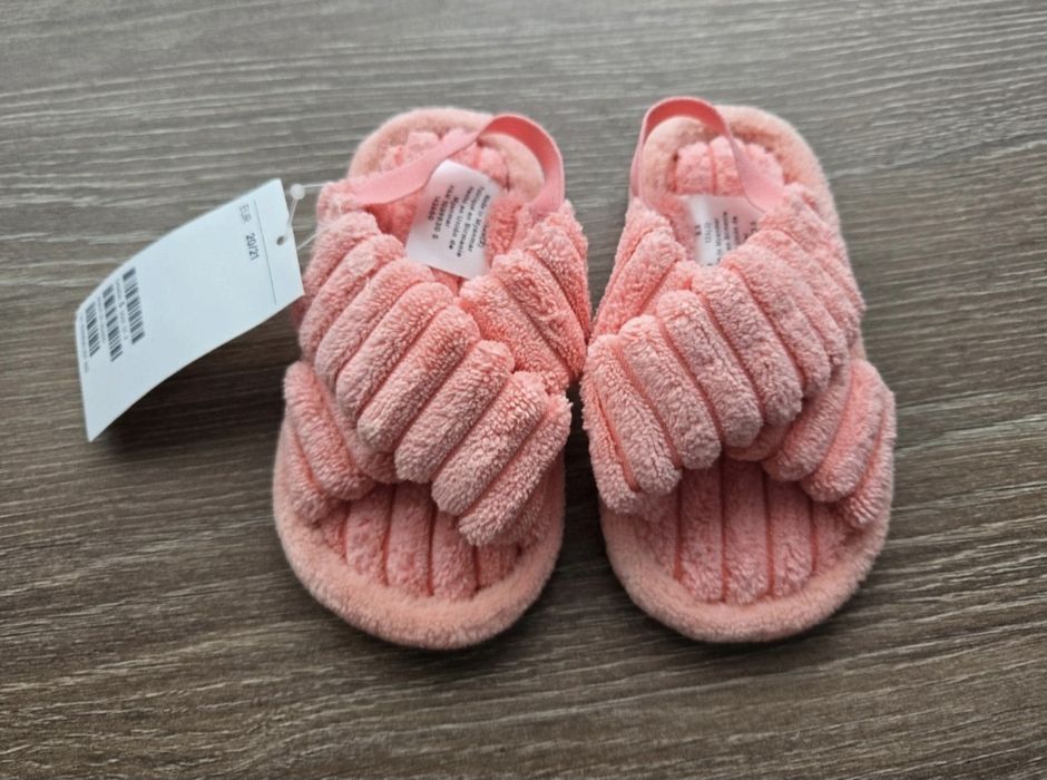 Papuci pufosi plaja marime 21