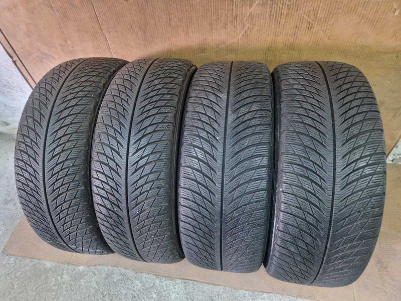 4 Michelin R17 235/60
зимни гуми 
DOT3319