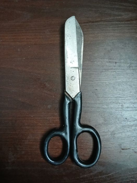 Ножница большая.