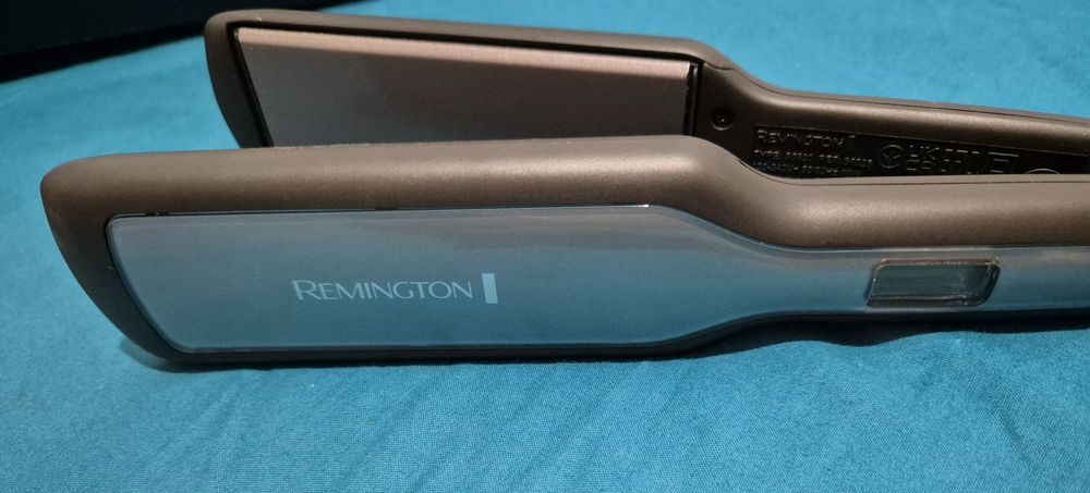 Placa De Indreptat parul  Remington Pro-Ceramic Extra Wide