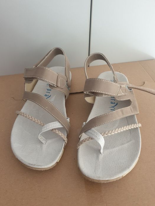 Sandale marimea 38
