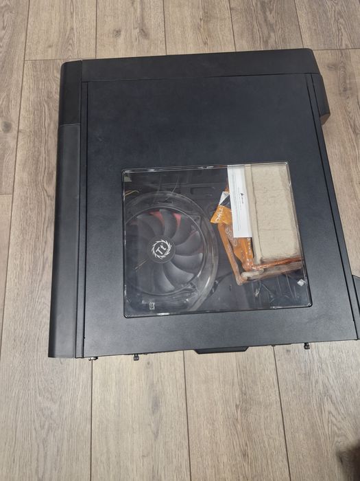 Vand carcasă Thermaltake Urban S71