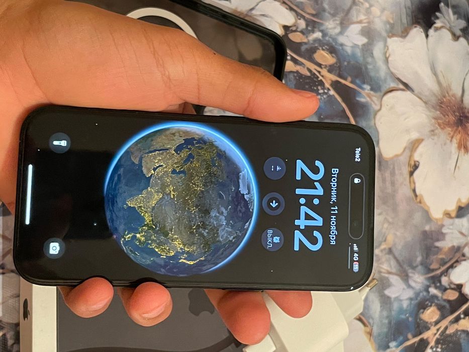 Продается iPhone 16 в хорошем состоянии.