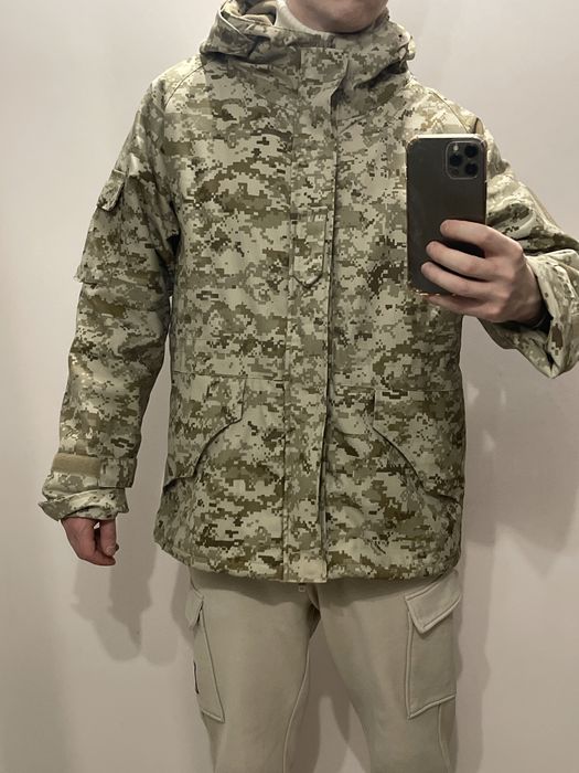 Светло-коричнева куртка камо