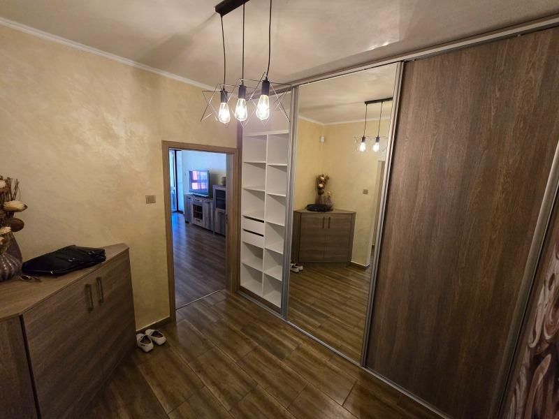 Дава се под наем Двустаен апартамент в София, Изгрев - 85 кв.м за 990 € - Снимка #3