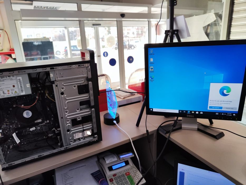 Ofer spre vânzare unitate PC Lenovo