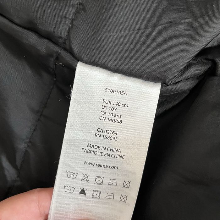 Продам куртку на мальчика 140 см