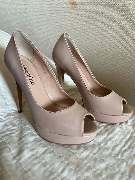 Продаю босоножки размер 37