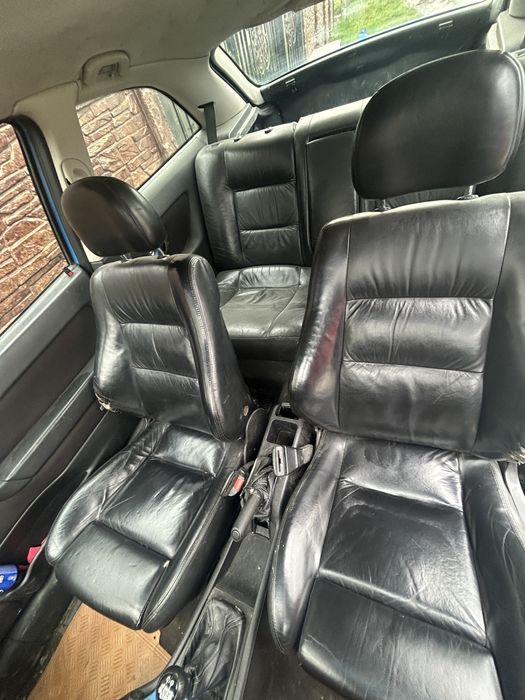 Vând sau dezmembrez