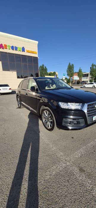 Продам Ауди (Audi Q7 4m)