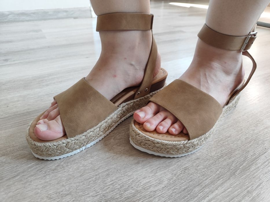 Дамски сандали..