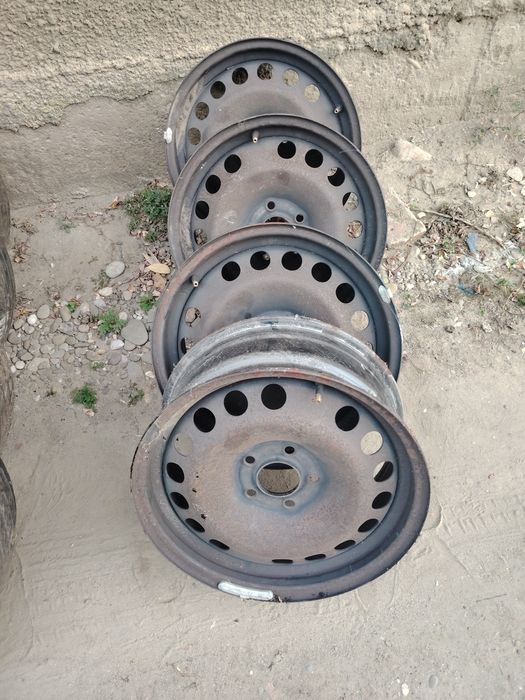 Vând pise și jante tablă golf4 și Opel.