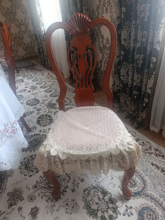 Стол большой и стулья