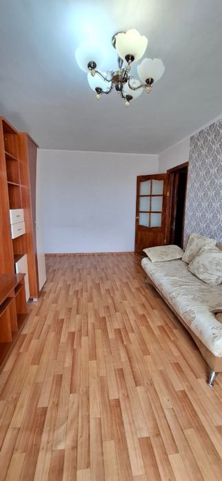 Продам 2 комн квартиру район 8 школы