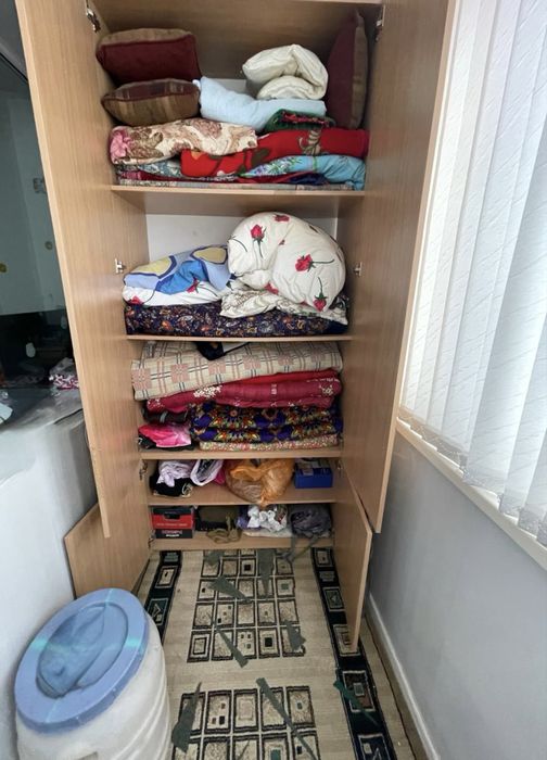 Деревянный шкаф для дома