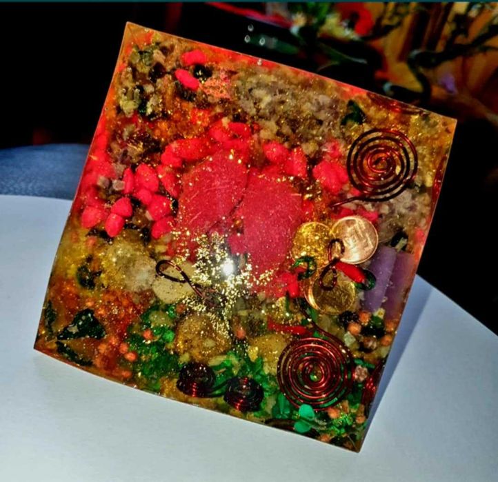 Piramida 3 mere roșii, 15 cm x 14cm , orgon handmade