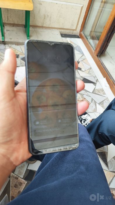 Arzon kafolatli telefon sotiladi