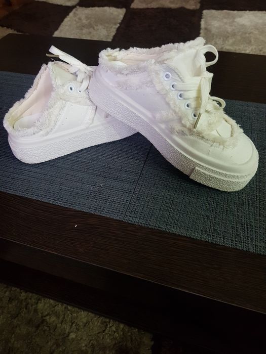 Продам кроссовки