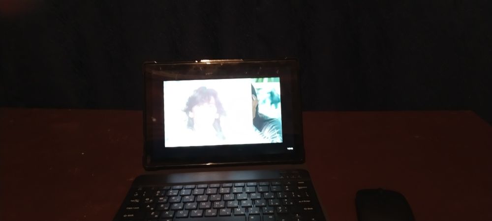 Планшет с клавиатурой и мышкой