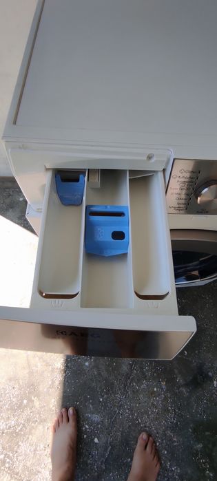 Продавам пералня AEG