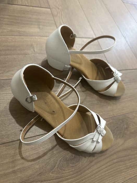 Отдам даром бальные туфли