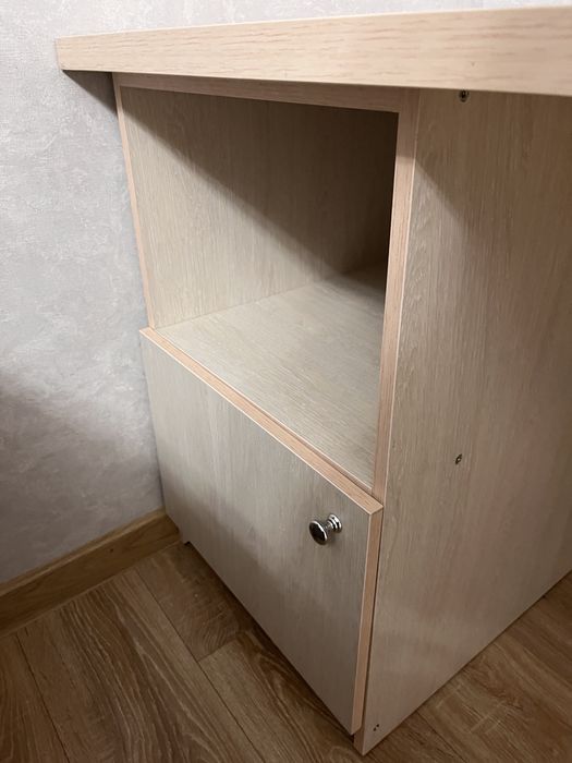 Деревянный стол район экспо