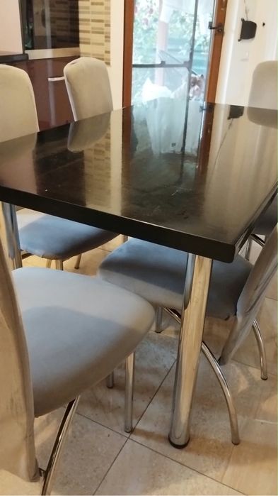 Masa la comanda cu blat negru