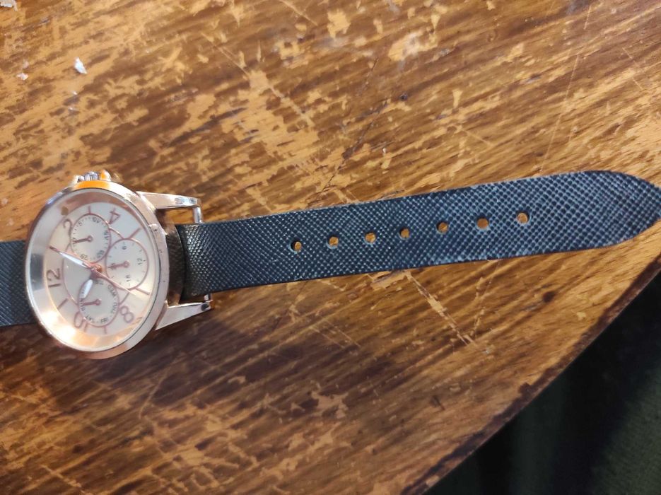 Продавам часовник NEWYORKER