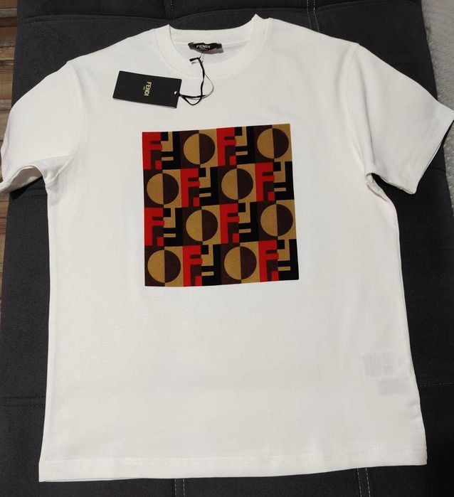Tricouri Fendi super material
