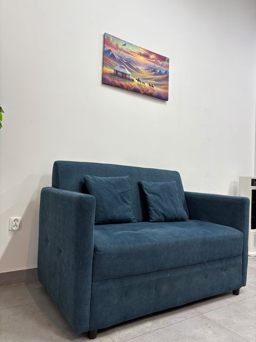 Продам мебель для кафе стулья, диванчики столы для кафе