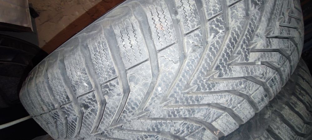 Зимни гуми Vredestein 205 60 16 с джанти и тазове